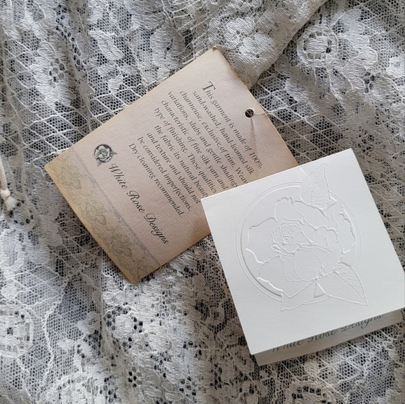 White Rose Designs Silk Cashmere Kimono Robe - Picture 3 of 3